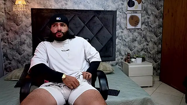 Apolo rousse1 online show from October 3, 2025, 9:12 pm