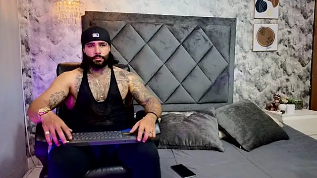 Apolo rousse1 online show from October 6, 2025, 9:01 pm