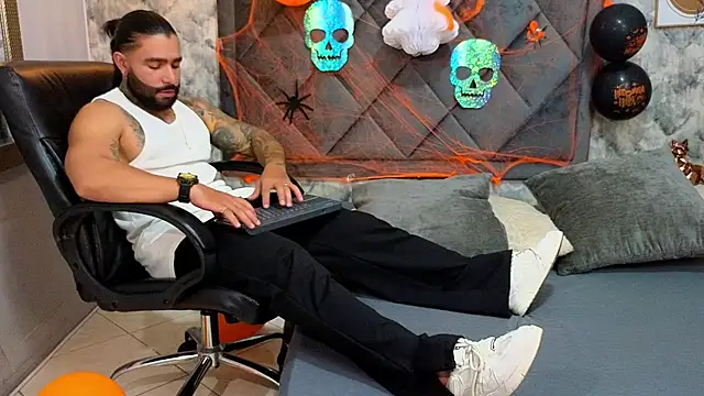 Apolo rousse1 online show from October 10, 2025, 9:36 pm