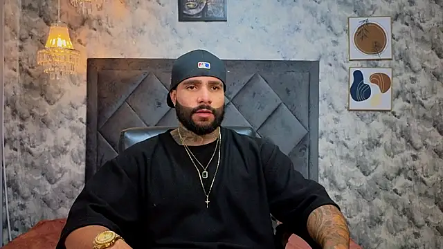 Apolo rousse1 online show from November 26, 2025, 9:38 pm