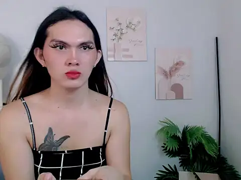 Snapshot of Pinkyweb_03 chatting on June 24, 2026, 2:32 am Pinkyweb 03 online show from June 24, 2026, 2:32 am