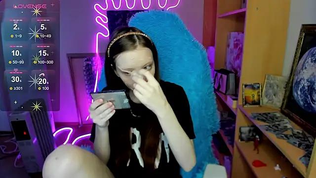 AliceHaris online show from November 28, 2025, 3:20 am