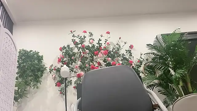 Makemehotter25 online show from November 25, 2025, 8:20 pm