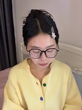 Ella-A9 online show from November 8, 2025, 1:33 pm