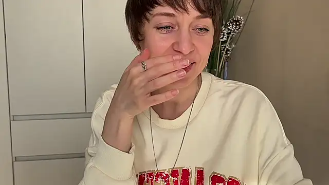 daniellia  online show from May 8, 2026, 2:11 pm