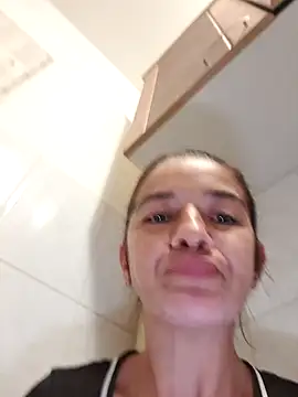 alinaalinutzq online show from October 4, 2025, 7:56 pm