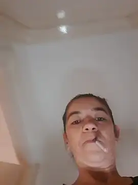 alinaalinutzq online show from November 4, 2025, 7:07 am