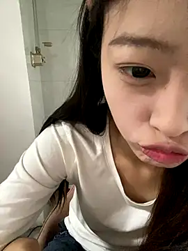 Snapshot of MengMeng0515 chatting on November 15, 2025, 8:55 am MengMeng0515 online show from November 15, 2025, 8:55 am