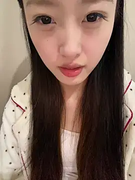 Snapshot of MengMeng0515 chatting on April 22, 2026, 11:01 am MengMeng0515 online show from April 22, 2026, 11:01 am