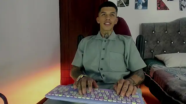 Snapshot of Savajelust chatting on December 18, 2025, 4:24 pm Savajelust online show from December 18, 2025, 4:24 pm