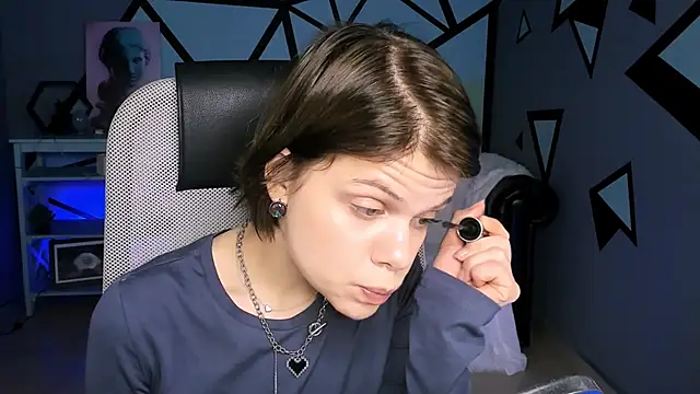 EllieMurler online show from October 10, 2025, 9:08 am