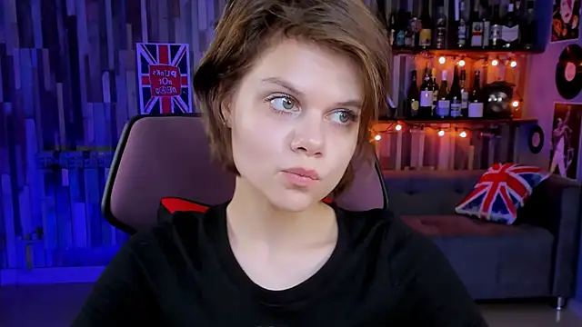 EllieMurler online show from October 14, 2025, 9:10 am