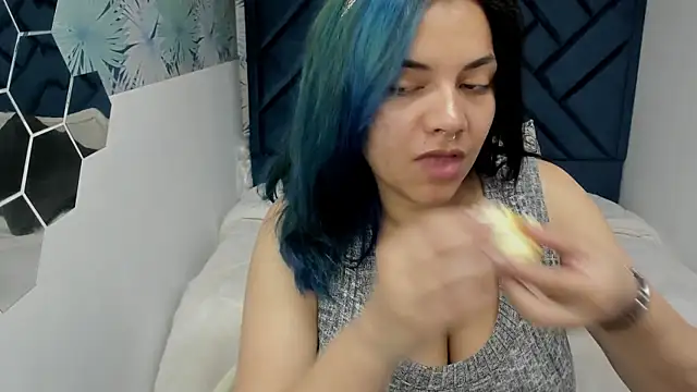 Snapshot of Kiara_Cruz__ chatting on September 20, 2025, 3:02 pm Kiara Cruz online show from September 20, 2025, 3:02 pm