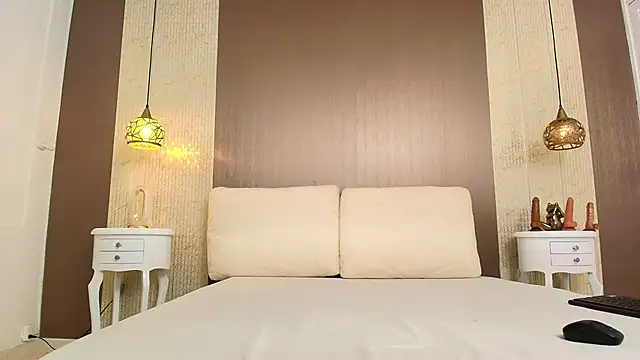 Tiifany Baker online show from November 25, 2025, 7:47 pm