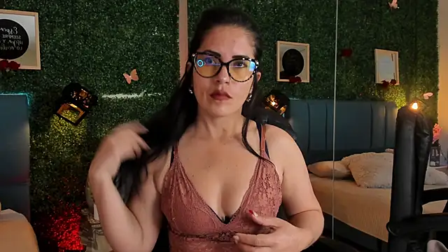 Linagh  online show from December 20, 2025, 11:28 am