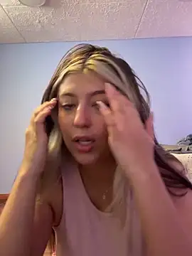 Bella  Lane online show from December 17, 2025, 7:42 pm