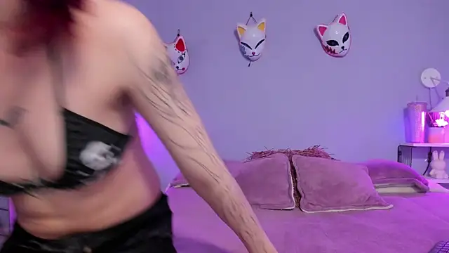 Zoe Lynch  online show from October 7, 2025, 11:51 am