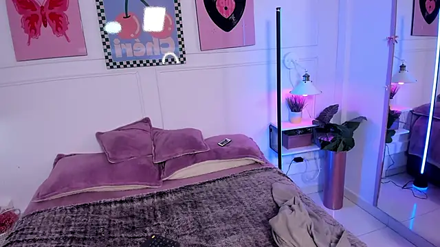 Zoe Lynch  online show from February 3, 2026, 11:37 am