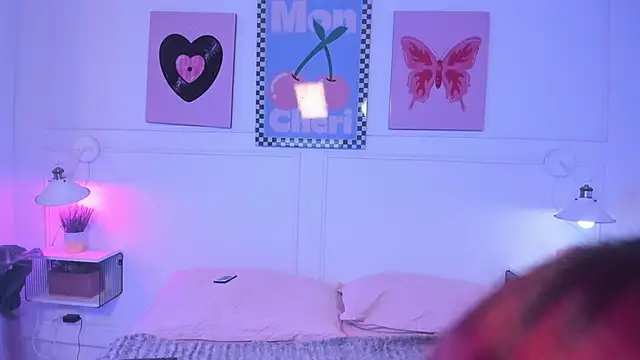 Zoe Lynch  online show from April 7, 2026, 11:32 am