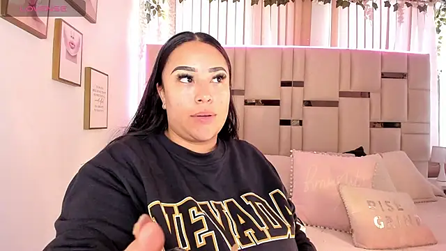 Zoey thompson online show from November 14, 2025, 7:45 pm