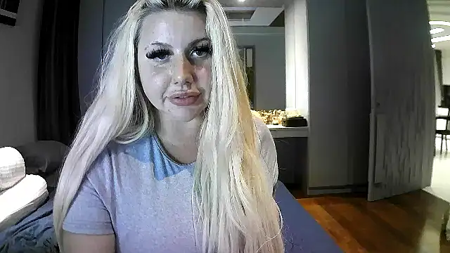 TiaDoll online show from October 4, 2025, 4:16 pm