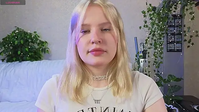 Mila Lioness online show from September 16, 2025, 7:04 pm