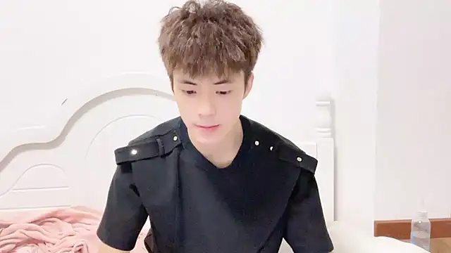 linger2563 online show from September 14, 2025, 11:42 am