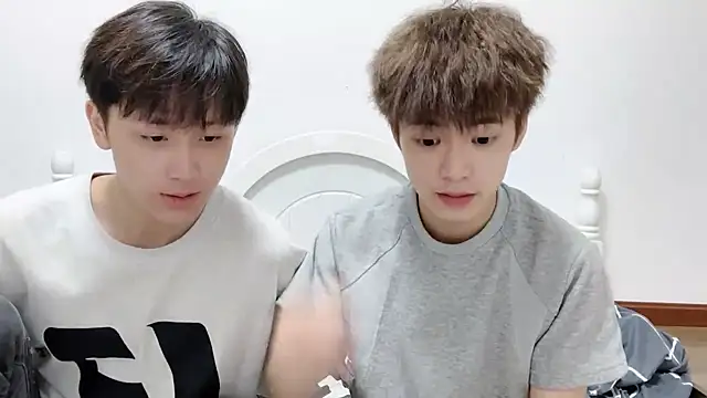 linger2563 online show from October 3, 2025, 12:24 pm