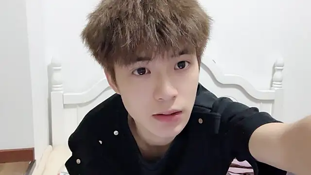 linger2563 online show from October 8, 2025, 1:20 pm