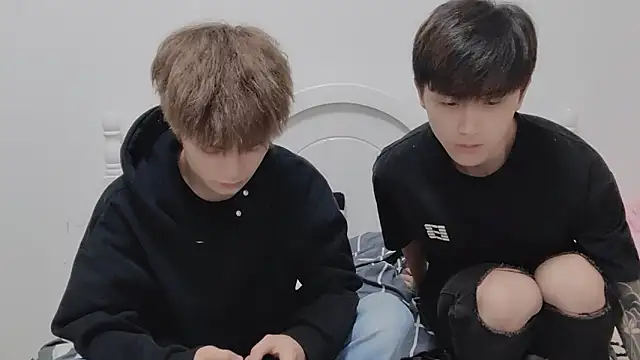 linger2563 online show from October 14, 2025, 1:34 pm