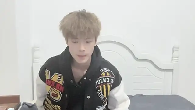 linger2563 online show from October 26, 2025, 1:39 pm