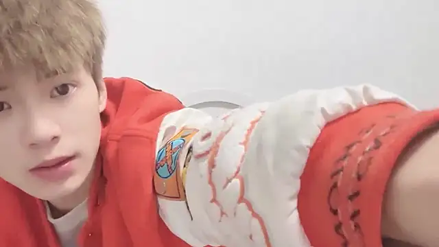 linger2563 online show from November 10, 2025, 2:49 pm