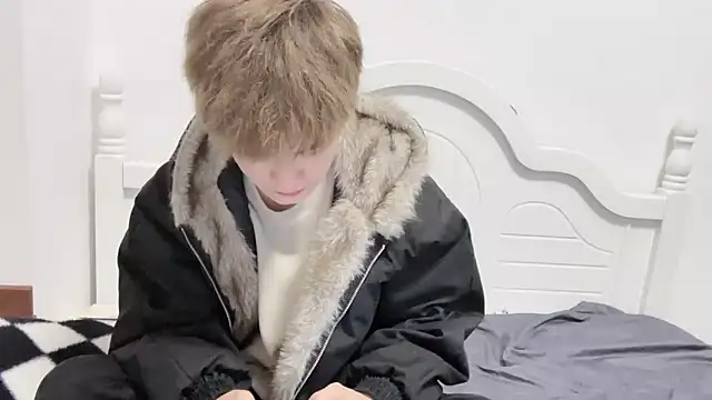 linger2563 online show from November 11, 2025, 1:00 pm