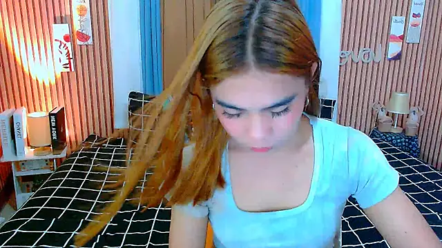 mikhaylahanderson online show from November 18, 2025, 3:34 am