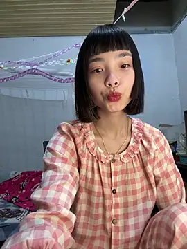Snapshot of andymi1 chatting on April 19, 2026, 2:33 am andymi1 online show from April 19, 2026, 2:33 am