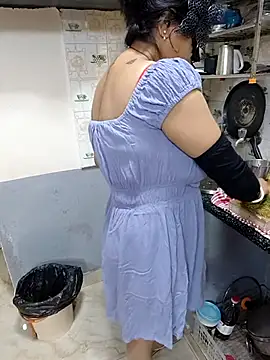 Queen Nightt online show from February 10, 2026, 3:21 am