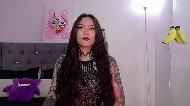 sara queen10 online show from October 27, 2025, 5:06 pm