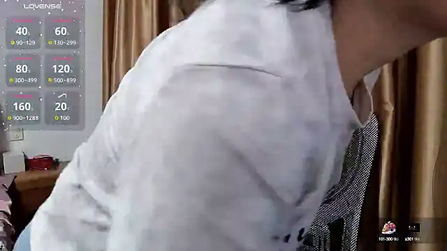 Snapshot of Haili-1 chatting on October 1, 2025, 2:34 pm Haili-1 online show from October 1, 2025, 2:34 pm