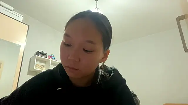 Snapshot of OraCowee chatting on October 9, 2025, 3:43 pm OraCowee online show from October 9, 2025, 3:43 pm