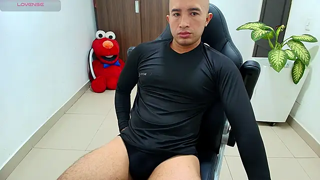 sebastian oconnor77 online show from October 8, 2025, 12:47 pm