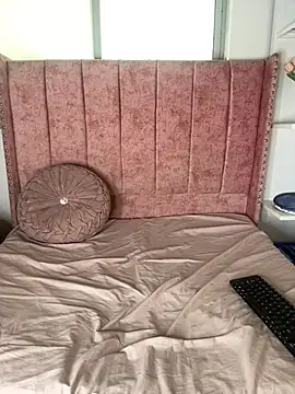 salomecute21 online show from March 3, 2026, 11:38 am