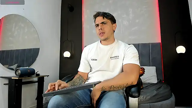 Liam walk  online show from October 6, 2025, 8:06 pm