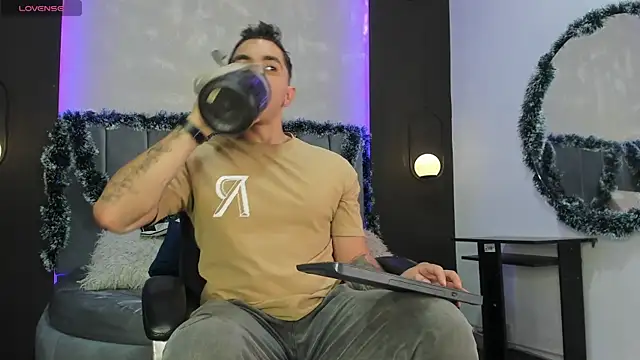 Liam walk  online show from November 23, 2025, 10:53 pm