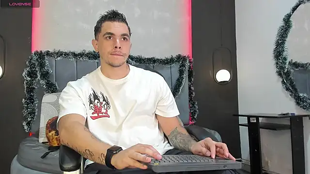 Liam walk  online show from November 28, 2025, 10:01 pm