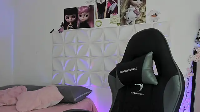 JuliethMoss online show from November 24, 2025, 9:36 pm