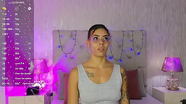 Pamelamiler   online show from November 6, 2025, 1:12 pm