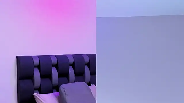 maily zanss online show from April 14, 2026, 7:53 pm