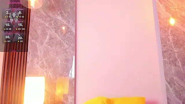 Emma hunter  online show from November 17, 2025, 4:18 am