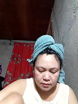 Snapshot of Everleigh_mom chatting on October 3, 2025, 2:30 am Everleigh mom online show from October 3, 2025, 2:30 am