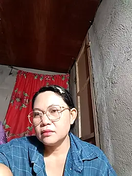 Snapshot of Everleigh_mom chatting on October 15, 2025, 10:15 am Everleigh mom online show from October 15, 2025, 10:15 am